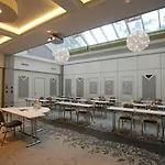 因特拉肯酒店 4*