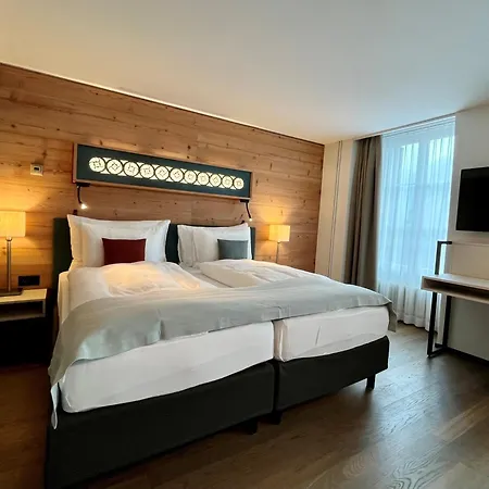מלון Hotel Interlaken 4*