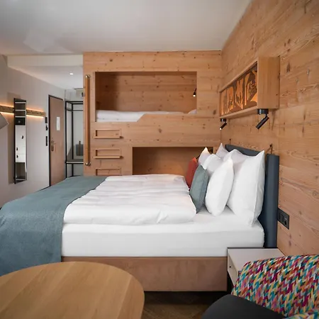 Отель Hotel Interlaken 4*