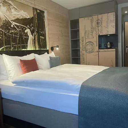 מלון Hotel Interlaken 4*