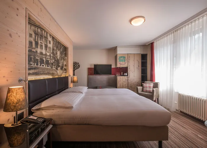 因特拉肯酒店 4*