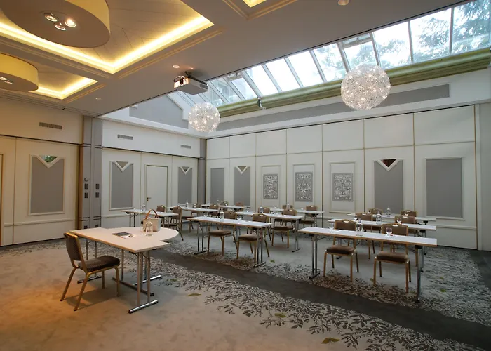 因特拉肯酒店 4*