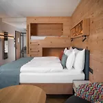 מלון Hotel Interlaken 4*
